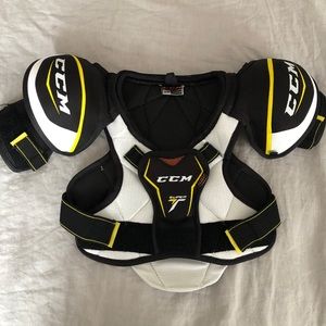 Youth Medium hockey shoulder pads